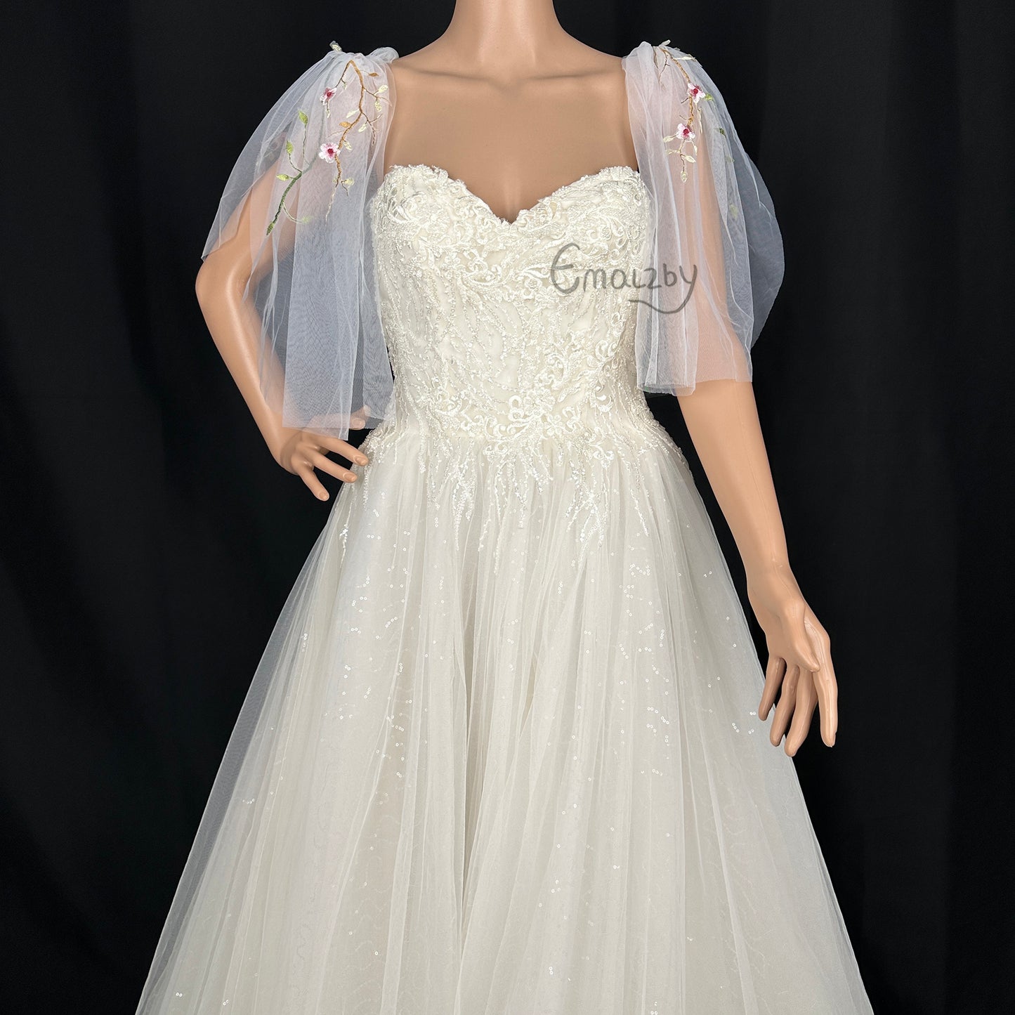 Wildflower embroidered bridal sleeves， wedding day shoulder veil