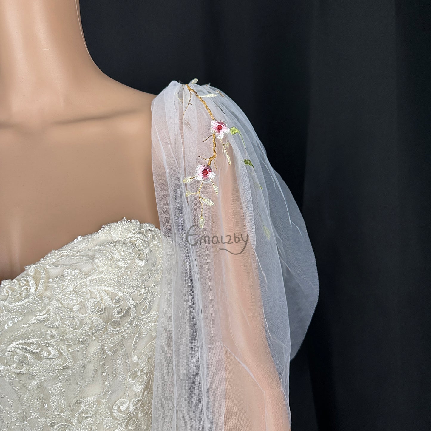Wildflower embroidered bridal sleeves， wedding day shoulder veil