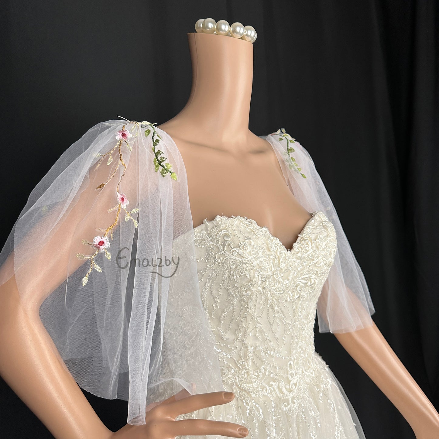 Wildflower embroidered bridal sleeves， wedding day shoulder veil