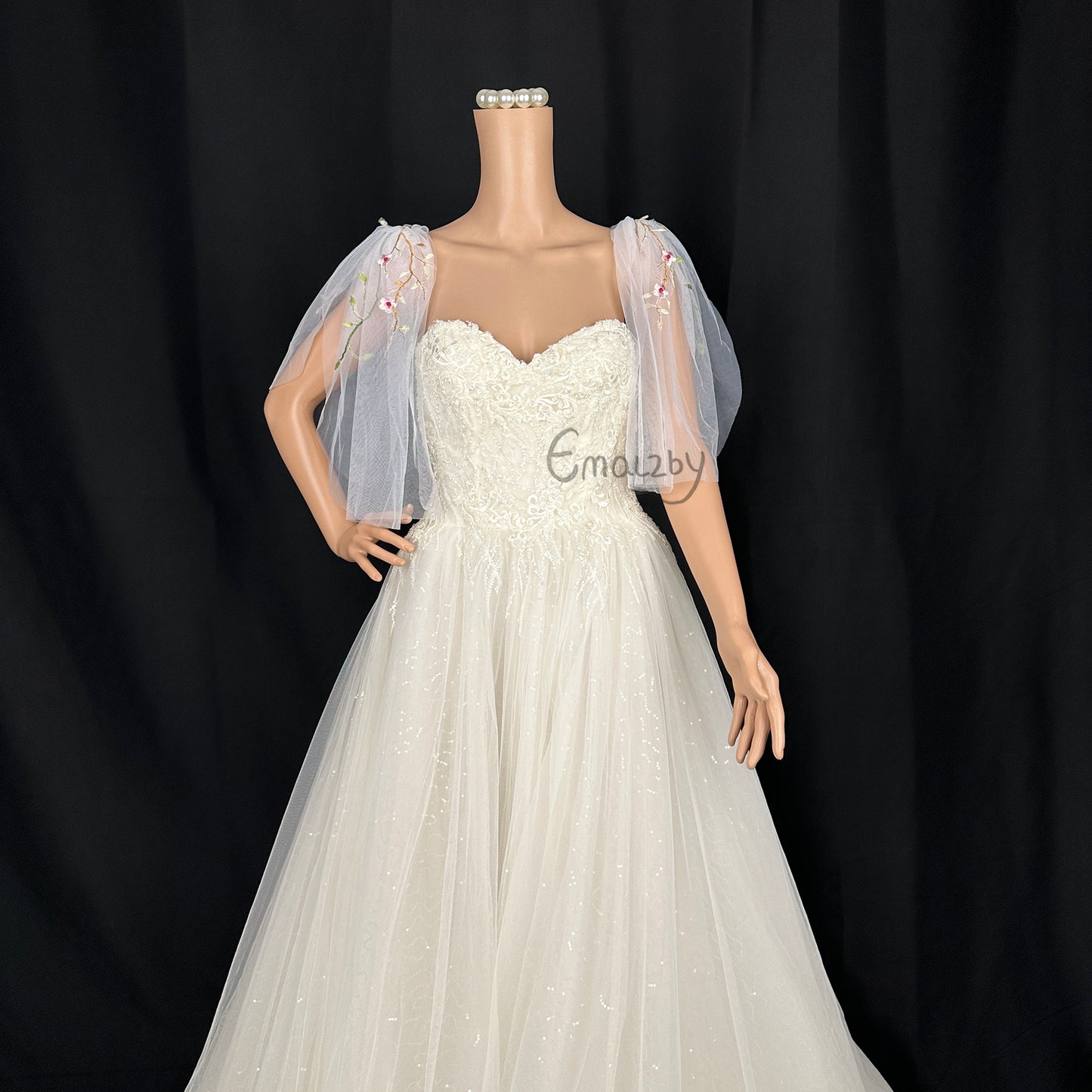 Wildflower embroidered bridal sleeves， wedding day shoulder veil